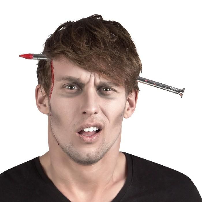 Hřebík skrz hlavu