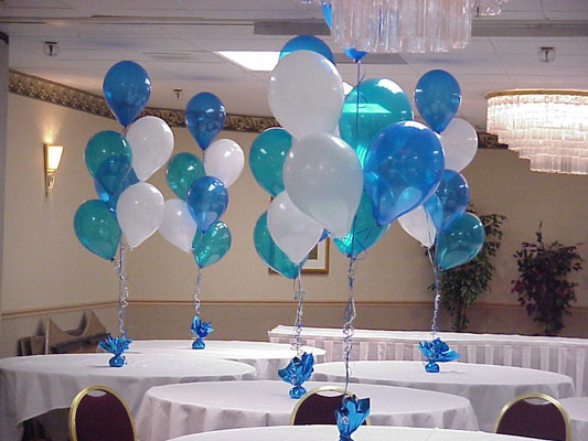 Balloon bouquets as table centerpiece